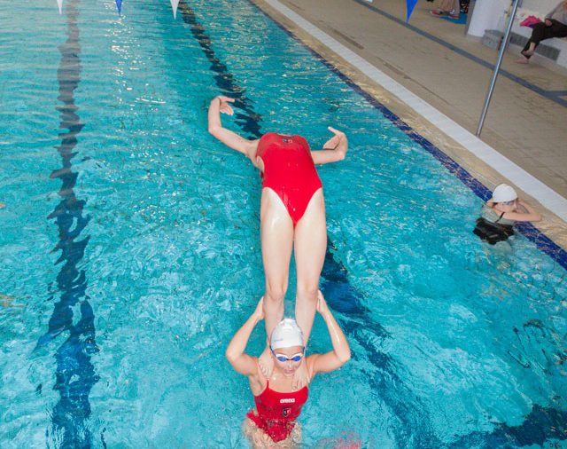 Actions des licenciées de la fédération française de natation, section natation artistique. (club du Stade Français)
ARSLA - Nagez pour lutter contre la SLA, dimanche 22-09-19. Piscine George Hermant, Paris 75019