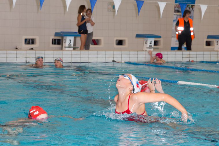 Actions des licenciées de la fédération française de natation, section natation artistique. (club du Stade Français)
ARSLA - Nagez pour lutter contre la SLA, dimanche 22-09-19. Piscine George Hermant, Paris 75019